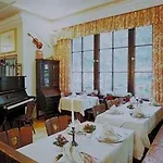 Hotel Der Tannenbaum 2*