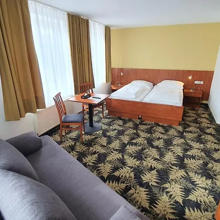 Hotel Der Tannenbaum 2*