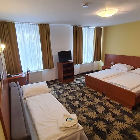 Hotel Der Tannenbaum 2*
